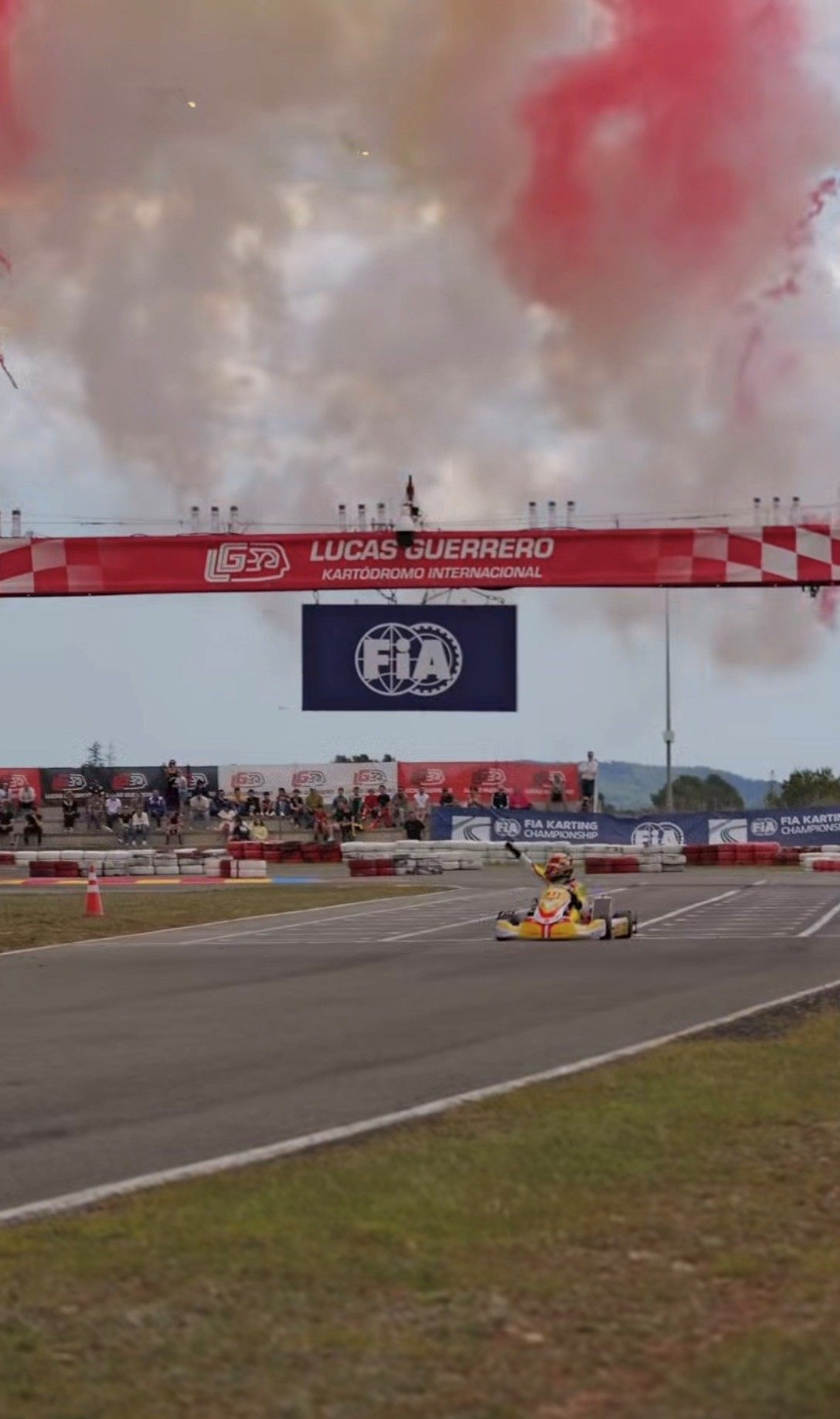 Alexis Genolet — Victoire FIA Academy Trophy Valencia avec fumigènes